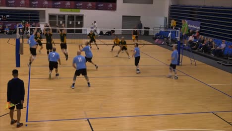 Tiro-De-Jugadores-De-Voleibol-De-Más-De-Años-Reunidos-En-El-Juego-Maestro-Mundial-En-El-Estadio-De-Confianza-De-Waitakere