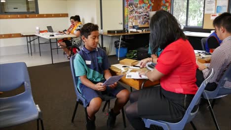 Auckland-New-Zealand-Opticians-checking-the-eye-sight-of-school-children-in-primary-school