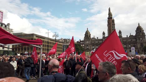 Ein-Massenprotest-In-Glasgow-Gegen-Die-Entscheidung-Der-Britischen-Regierung,-Das-Parlament-Zu-Schließen