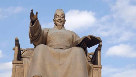 Statue-Von-König-Sejong,-Yi-Sun-Shin-Auf-Dem-Gwanghwamun-platz-In-Südkorea
