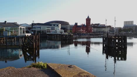 Quiet-morning-at-Cardiff-Bay-Mermaid-Quay-showing-Senedd-Cymru,-the-Pierhead-Building-and-the-Millennium-Centre