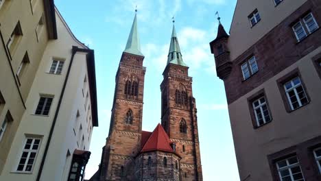 Inclinación-De-Cámara-Lenta-De-La-Iglesia-Histórica-St