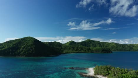 Rising-aerial-of-stunning-tropical-mountain-range-in-Fiji,-paradise-coastline