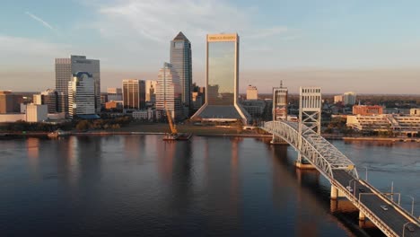 Jacksonville,-Florida:-Innenstadt-Bei-Sonnenuntergang,-Verfolgung-Nach-Links
