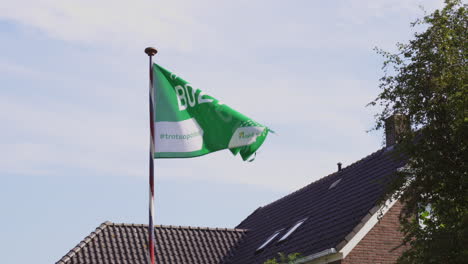 Esta-Bandera-Es-Un-Símbolo-Del-Movimiento-De-Agricultores-Holandeses-&quot;trots-Op-De-Boer