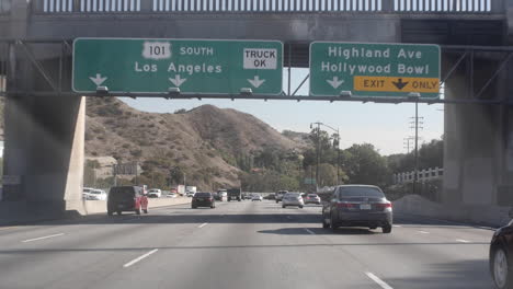 Los-Angeles-Freeway-Driving,-101-Hollywood-Bowl-Bridge