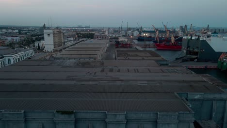 Landing-in-the-decks-pf-Veracruz-port