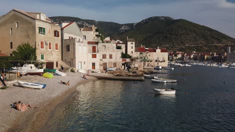 View-of-a-small-beach-in-the-town-of-Komiza,-on-the-island-of-Vis-in-Croatia