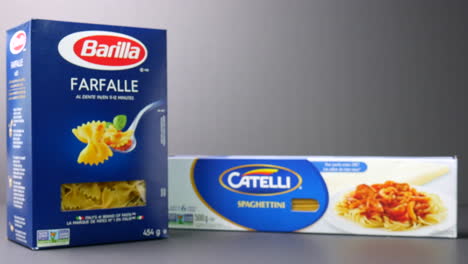 Empaque-De-Pasta,-Barilla,-Catelli,-Farfalle,-Espagueti,-Comida,-Cocinero,-Ingredientes-Para-Cocinar,-Culinaria,-Nutrición