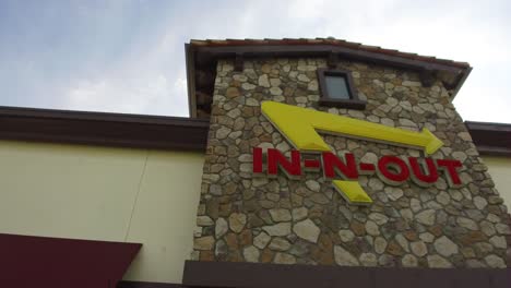 In-N-Out-Restaurante-California-Exterior