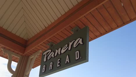 Vista-Panorámica-Del-Cartel-De-Pan-Panera