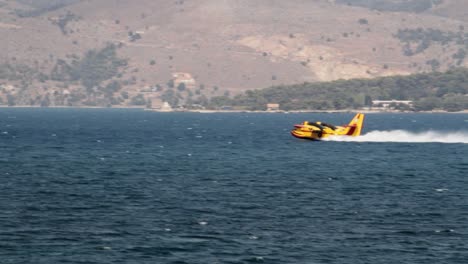 Firefighting-aircraft-refilling-with-water-in-the-sea-in-Kefalonia,-Greece