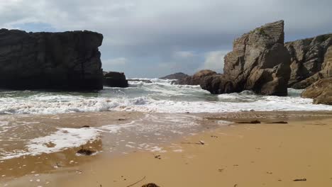 Waves-on-the-beach-with-big-rocks-in-Quiberon,-Brittany-France