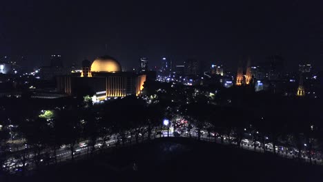 Una-Hermosa-Mezquita-Istiqlal-Construida-Junto-A-Una-Hermosa-Catedral-Católica,-En-Yakarta