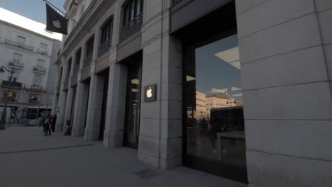 Apple-store-in-Puerta-del-Sol,-Madrid