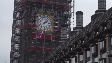 Big-Ben-In-Westminster,-London-Wird-Durch-Gebäude-Restauriert