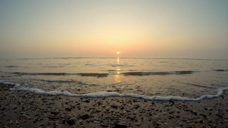 Sunset-on-the-beach,-timelapse