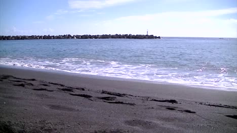 Strand-Mit-Schwarzem-Sand-Auf-La-Palma-Auf-Den-Kanarischen-Inseln,-Spanien