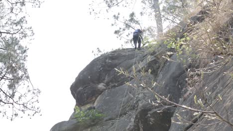 La-Escalada-En-Roca-Es-Un-Emocionante-Deporte-Extremo-Que-Desafía-Tanto-La-Mente-Como-El-Cuerpo.