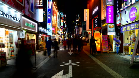 Seúl-Corea-Del-Sur---Alrededor-De-Lapso-De-Tiempo-De-Movimiento-De-Personas-Caminando-En-Las-Calles-Del-Mercado-De-Myeongdong
