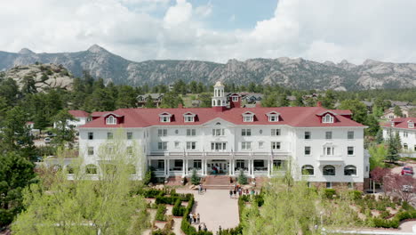 El-Hotel-Stanley-En-Estes-Park-Colorado-Fue-La-Inspiración-Para-El-Hotel-Con-Vista-Del-Resplandor-Y-Se-Usó-En-La-Serie-De-Televisión