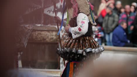 Slow-motion-of-bulgarian-kuker-making-sound-with-bouncing-bells