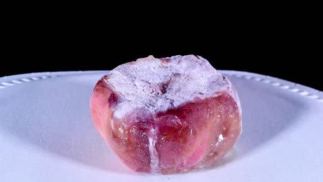 Time-lapse-of-a-rotting-flat-peach