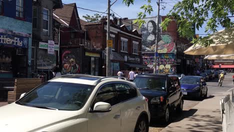 Beautiful-afternoon-on-Kensington-Avenue,-Kensington-Market