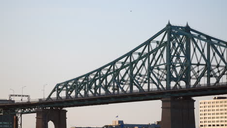 Brücke,-Moderne-Architektur,-Stadtbild,-Brückenstruktur,-Skyline,-Landschaft,-Städtisch,-Stadtverkehr,-Panoramablick-Auf-Die-Jacques-Cartier-Brücke,-Montreal,-Kanada