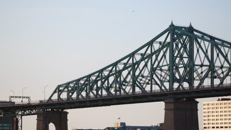 Puente,-Arquitectura-Moderna,-Paisaje-Urbano,-Estructura-De-Puente,-Horizonte,-Paisaje,-Transporte-Urbano,-Vista-Panorámica-Del-Puente-Jacques-Cartier,-Montreal,-Canadá