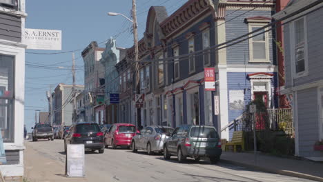 Streetscape-in-picturesque-Lunenburg,-Nova-Scotia,-Canada