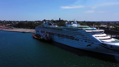 Sydney---Cruise-Ship-anchored-in-the-Harbour