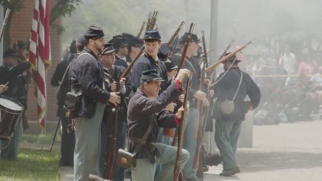 Recreadores-De-La-Guerra-Civil-Protagonizan-Una-Batalla-En-El-Centro-De-Historia-De-Ohio