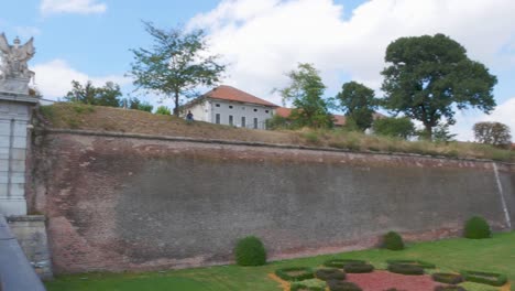 Panning-shot-of-the-ramparts-and-third-gate-to-the-Alba-Iulia-old-town,-Romania