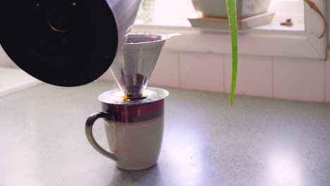 4k-Making-coffee-in-pour-over-filter,-pouring-water