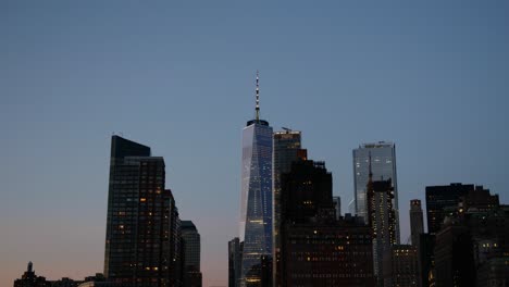 Hyper-lapse-of-the-Freedom-Tower-at-dusk-from-a-boat-on-the-East-River