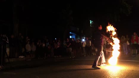 Firedancer-En-La-Noche,-Mercado-De-Kensington