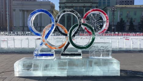 Olympische-Ring-Eisskulptur-Zur-Feier-Der-Olympischen-Sommerspiele-In-Tokio