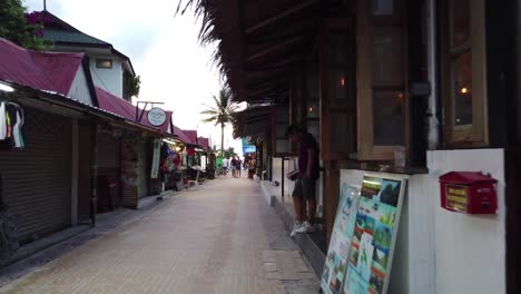 The-streets-of-Phi-Phi-island-in-evening