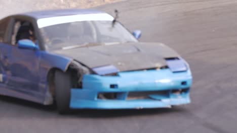 Golpeó-A-Blue-Nissan-Silvia-S13-A-La-Deriva-En-Cámara-Lenta-Hacia-El-Foco