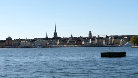Gamla-Stan,-Stockholm-Old-City-Waterfront-View-on-Sunny-Summer-Day,-Sweden
