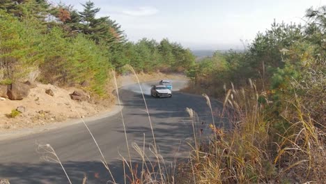 Nissan-Silvia-A-La-Deriva-En-Cámara-Lenta-En-Una-Carretera-Con-Curvas-En-Fukushima