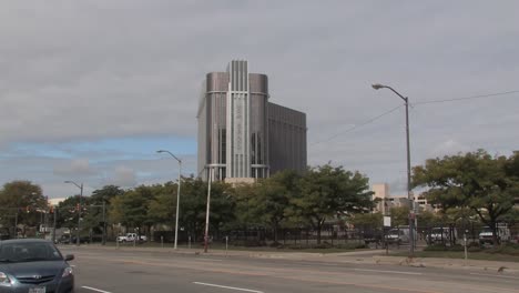 Long-Shot-of-MGM-Grand-Casino-in-Detroit,-Michigan,-USA