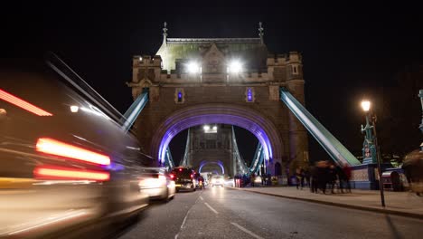 Timelapse-of-traffic-on-tower-bridge-at-night