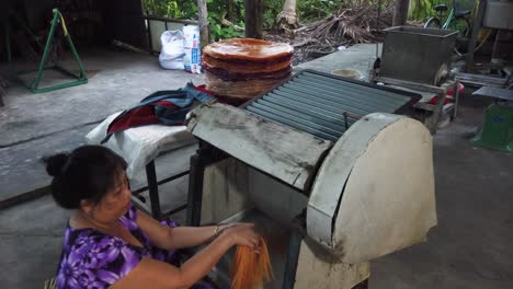Making-Rice-Noodles-in-traditional-way-on-the-Mekong-Delta-step-by-step