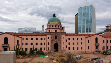 The-Old-Pima-County-Courthouse-In-Tucson,-Arizona-Being-Renovated---drone-ascending