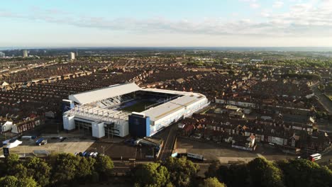 Icónico-Goodison-Park-Efc-Campo-De-Fútbol-Estadio-Vista-Aérea,-Everton,-Liverpool-Pan-Izquierda