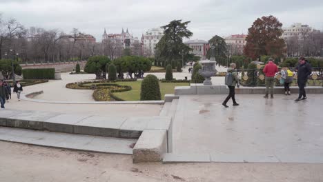 Pan-right-shot-of-tourists-in-Retiro-Park-on-cloudy-day