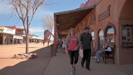 Tourists-Walking-In-The-Historic-Allen-StreetIn-Tombstone,-Arizona-USA-On-A-Sunny-Day