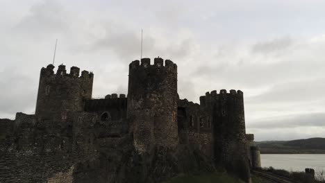 Histórico-Castillo-Medieval-De-Conwy-Punto-De-Referencia-Vista-Aérea-Zoom-Lento